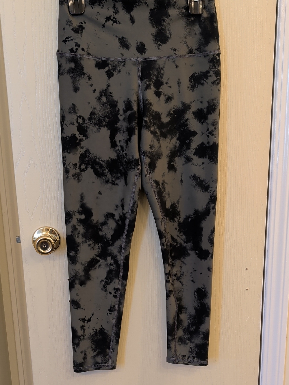 Evolution and Creation Black & Olive Green Camouflage Active Leggings (Size: M)